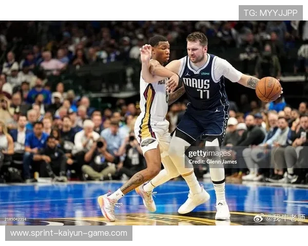 东契奇背身分球助攻大空位三分，独行侠火力凶猛